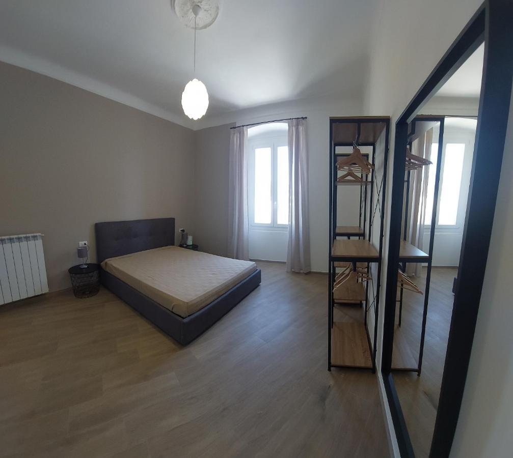Fiumara Mall Appartement Genua