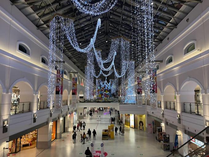 Fiumara Mall * Genua